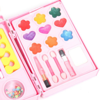 Набор косметики для девочки &laquo;Чемоданчик&raquo;