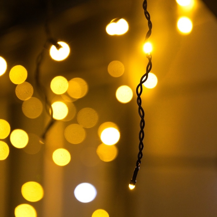 Гирлянда &laquo;Бахрома&raquo; 6 &times; 0.7 м, IP44, УМС, тёмная нить, 120 LED, свечение тёплое белое, мерцание, 220 В