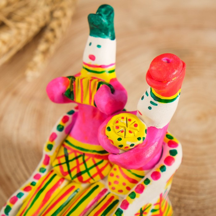 Филимоновская игрушка &laquo;Парочка на санях&raquo;