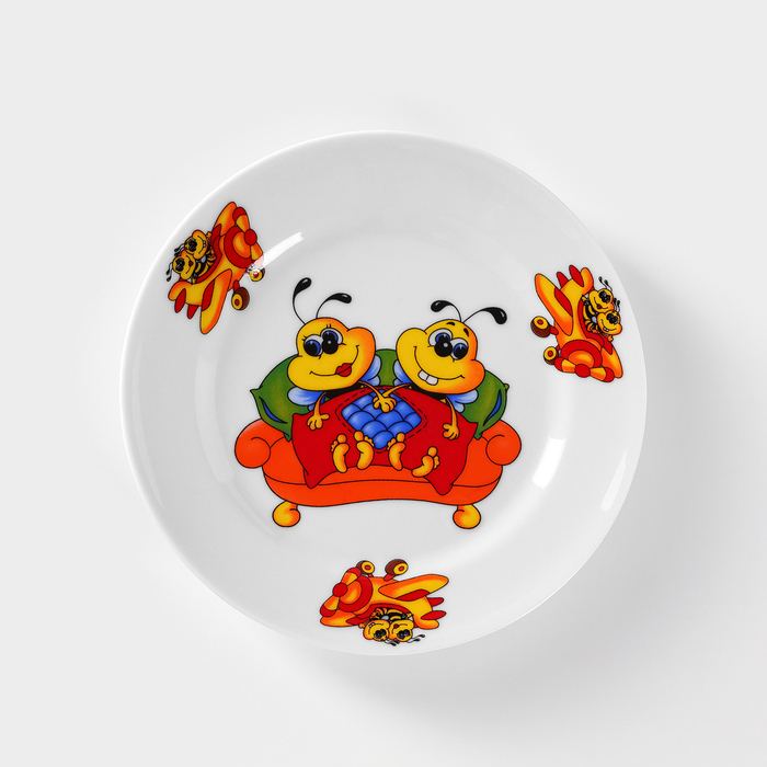 Набор фарфоровой посуды &laquo;Пчёлы&raquo;, 3 предмета: кружка 200 мл, салатник 350 мл, тарелка мелкая d=16,5 см, рисунок МИКС