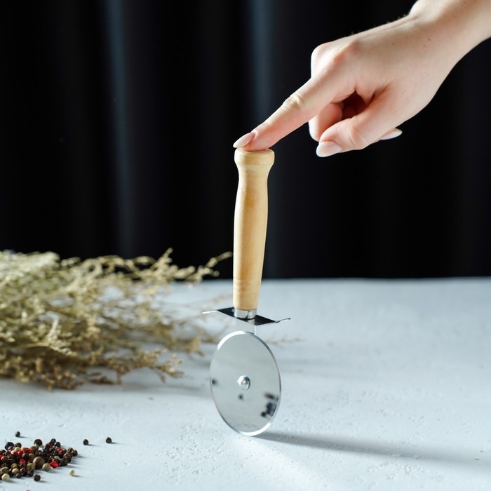 Нож для пиццы и теста Доляна &laquo;Классик&raquo;, 18,5 см, цвет бежевый