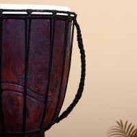 Сувенирный музыкальный инструмент барабан джембе "Тёмный" 60х25х25 см МИКС