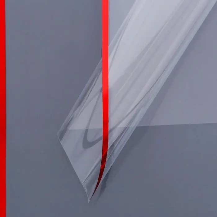 Пленка для цветов с тиснением, 50&times;57 см, кант красный