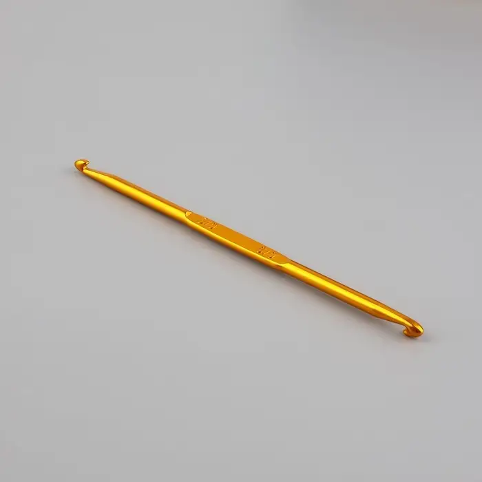 Крючок для вязания, двусторонний, d=3.5/4.5 мм, 13 см, цвет золотой
