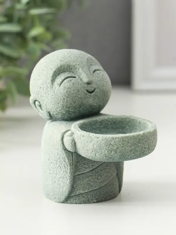 Подсвечник песчаник "Маленький монах" d=4 см 6х9х8,5 см