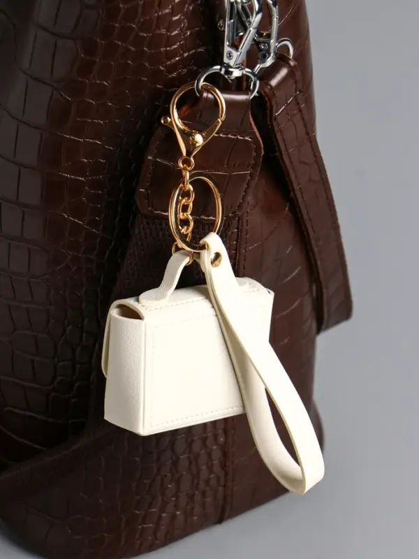 Брелок кожзам с карабином, с ремешком "Сумочка" белоснежный 6,2х2,5х7 см