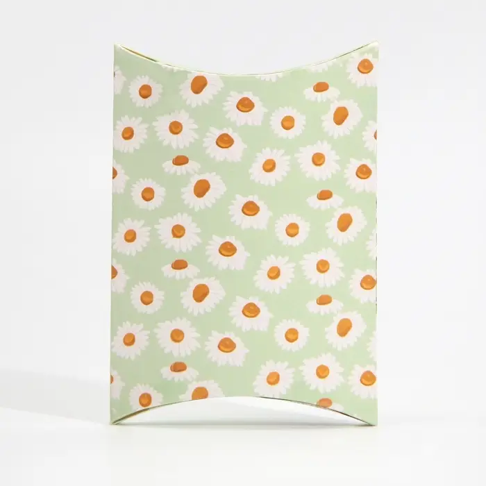 Коробка подарочная складная фигурная, упаковка, &laquo;Ромашки&raquo;, 11 х 8 х 2 см