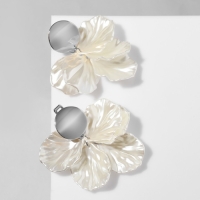 Клипсы &laquo;Ветерок&raquo;, цвет белый в серебре