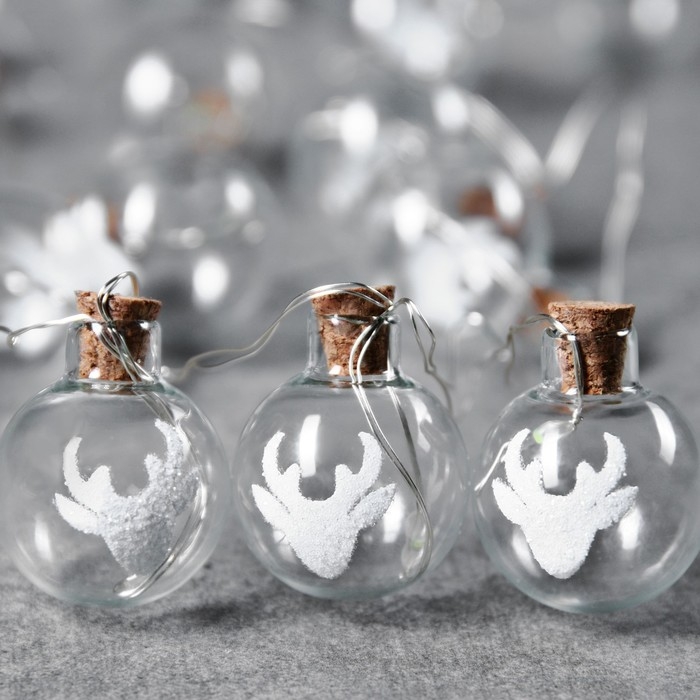 Гирлянда &laquo;Нить&raquo; 1.6 м с насадками &laquo;Шарики с оленем&raquo;, IP20, серебристая нить, 15 LED, батарейки ААх2 (нет в комплекте), свечение белое