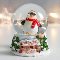 Сувенир полистоун водяной шар "Пухлый пингвинёнок в шарфике" 7х6,7х8,8 см