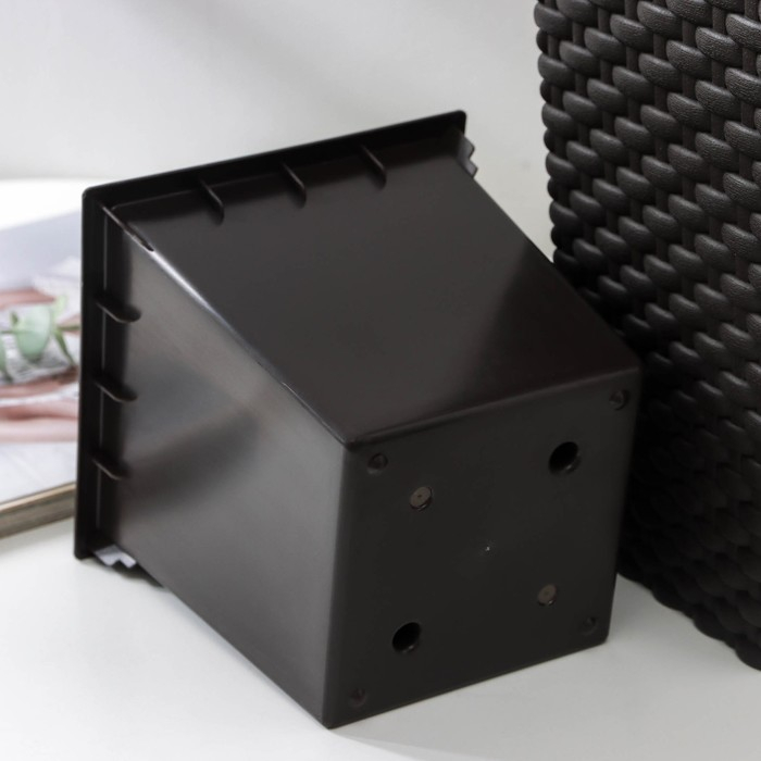 Кашпо для цветов со вставкой &laquo;Ротанг&raquo;, вставка 1,5 л, цвет коричневый