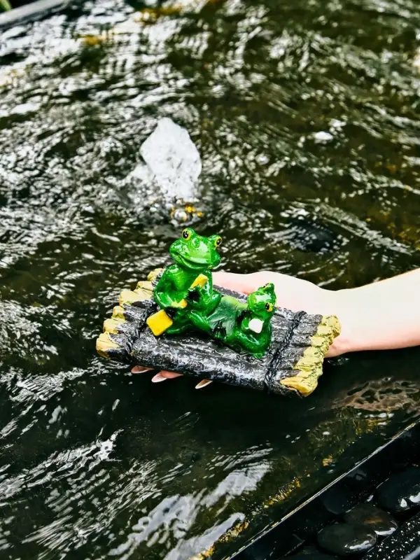 Садовая фигура 17 х 11 х 9,5 см "Лягушки на плоту" Водоплавающая