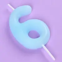 Свеча в торт &laquo;Цифра 6&raquo;, светящаяся голубая, 9 см