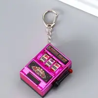 Брелок пластик "Игровой автомат - казино" фуксия 2,7х3,4х5 см
