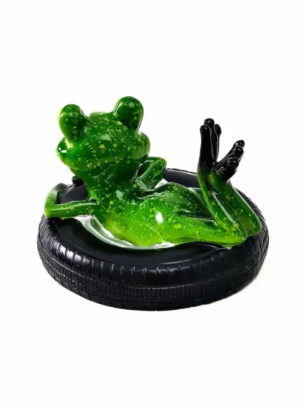 Садовая фигура 14 х 13 х 9,5 см "Лягушка на шине" Водоплавающая