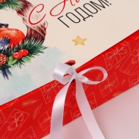 Новый год. Коробка подарочная новогодняя складная, упаковка, &laquo;Снигирь и венок&raquo;, 31 &times; 24,5 &times; 8 см .