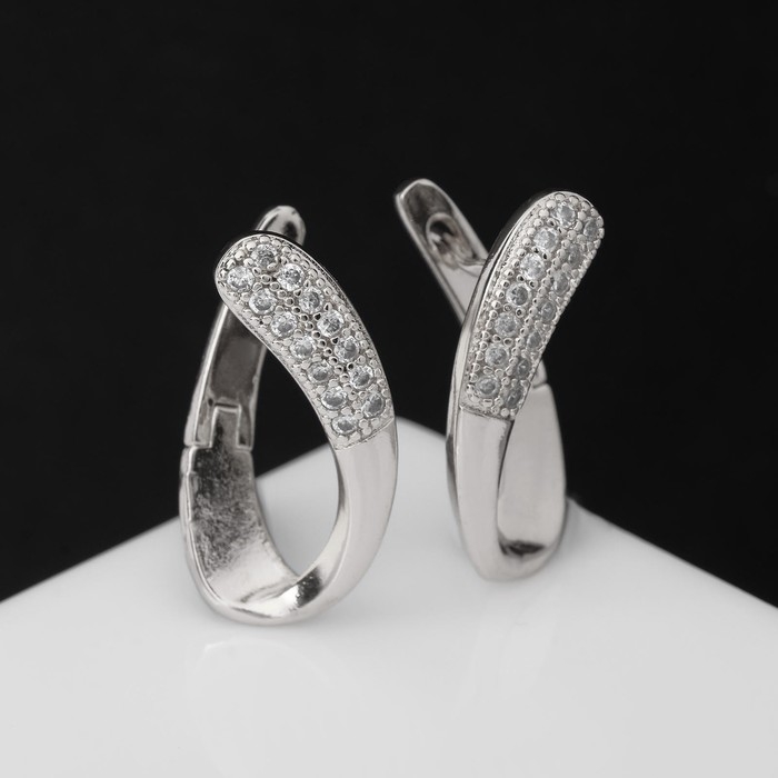 Серьги со стразами «Магия» завиток, цвет белый в серебре Серьги со стразами «Магия» завиток, цвет белый в серебре