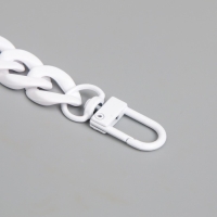 Брелок пластик "Цепь с карабином" белый 10х3 см Брелок пластик "Цепь с карабином" белый 10х3 см
