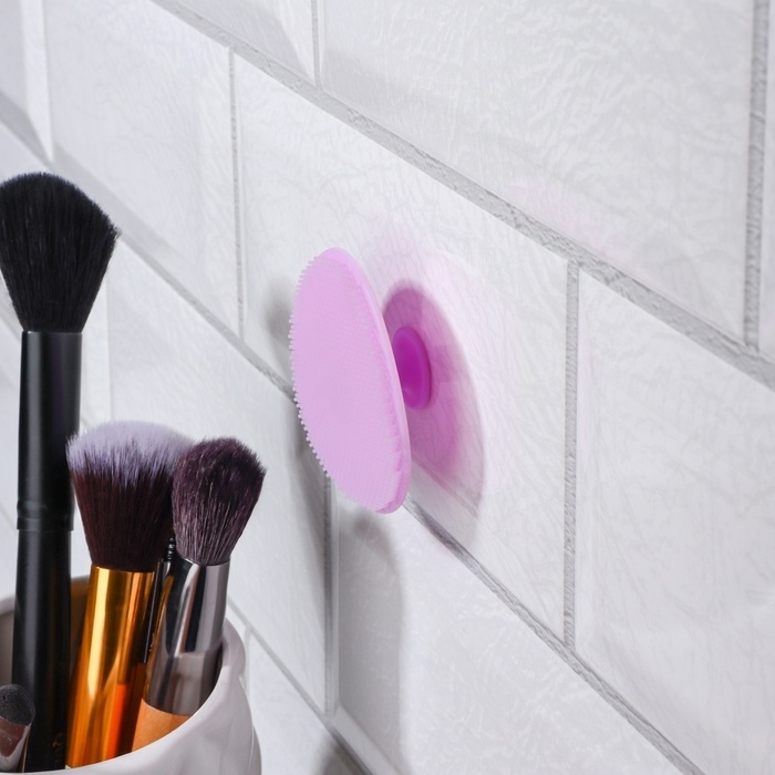 Щётка для умывания &laquo;Круг&raquo;, на присоске, d = 5,5 см, цвет сиреневый