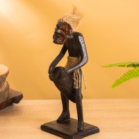 Сувенир "Абориген барабанщик" дерево, 8х9х22 см