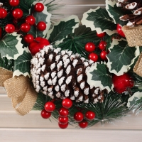 Венок новогодний d-40 см "Лесной фестиваль" листочки ягоды шишки Венок новогодний d-40 см "Лесной фестиваль" листочки ягоды шишки