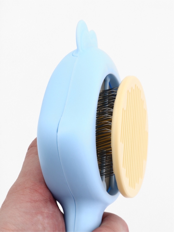 Пуходерка пластиковая "Петушок" с самоочисткой, 8,7 х 22 см, голубая