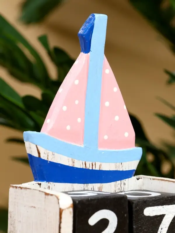 Календарь настольный &laquo;Парусник&raquo;, 18&times;10.5&times;5.5 см, дерево, розовый