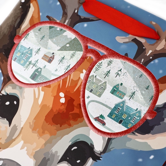 Пакет подарочный новогодний ламинированный &laquo;Оленёнок&raquo;, конгрев, M 30 х 26 х 9 см, Новый год