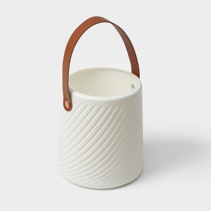 Ваза для цветов LaDо́m &laquo;Ведёрко&raquo;, 2,8 л, 18&times;16,5&times;14 см, цвет белый