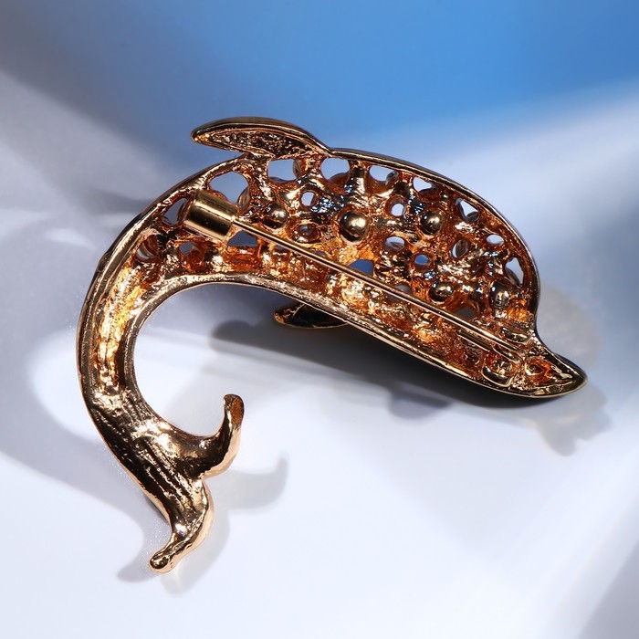 Брошь &laquo;Дельфин&raquo;, цвет бело-синий в золоте