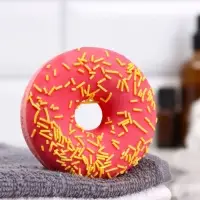 Бомбочка для ванн "красный пончик с кокосовой посыпкой" 85 г