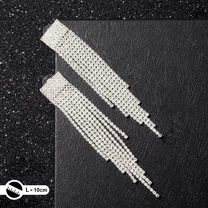 Серьги висячие со стразами &laquo;Водопад&raquo; крупный квадрат, цвет белый в серебре,10 см