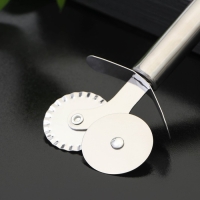 Нож для теста и пиццы Доляна «Металлик», 2 лезвия, 18 см, цвет серебристый Нож для теста и пиццы Доляна «Металлик», 2 лезвия, 18 см, цвет серебристый