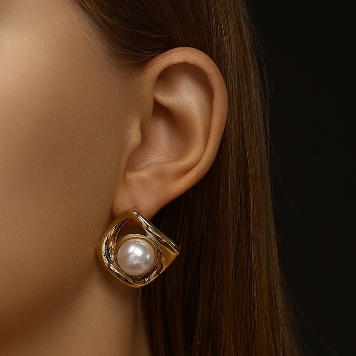 Серьги с жемчугом &laquo;Эксклюзив&raquo; мятый квадрат, цвет золото