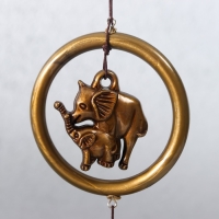 Музыка ветра металл "Семейство слонов в круге" 3 колокольчика 1 фигурка 40 см Музыка ветра металл "Семейство слонов в круге" 3 колокольчика 1 фигурка 40 см