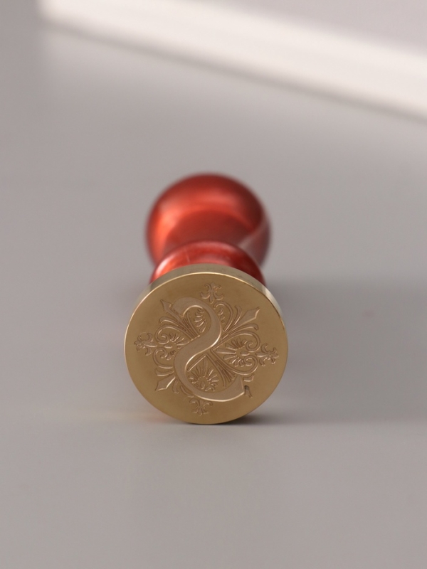 Печать для сургуча с пластиковой ручкой "Буква S на вензеле" 2,5х2,5х6,3 см