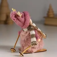 Кукла интерьерная "Малышка в платье зефирки, на лыжах" 5,7х4,2х10 см