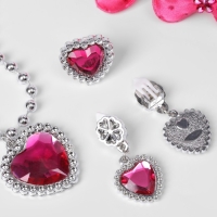 Комплект детский «Выбражулька» 5 предметов: 2 резинки, клипсы, кулон, кольцо, цвет малиновый Комплект детский «Выбражулька» 5 предметов: 2 резинки, клипсы, кулон, кольцо, цвет малиновый