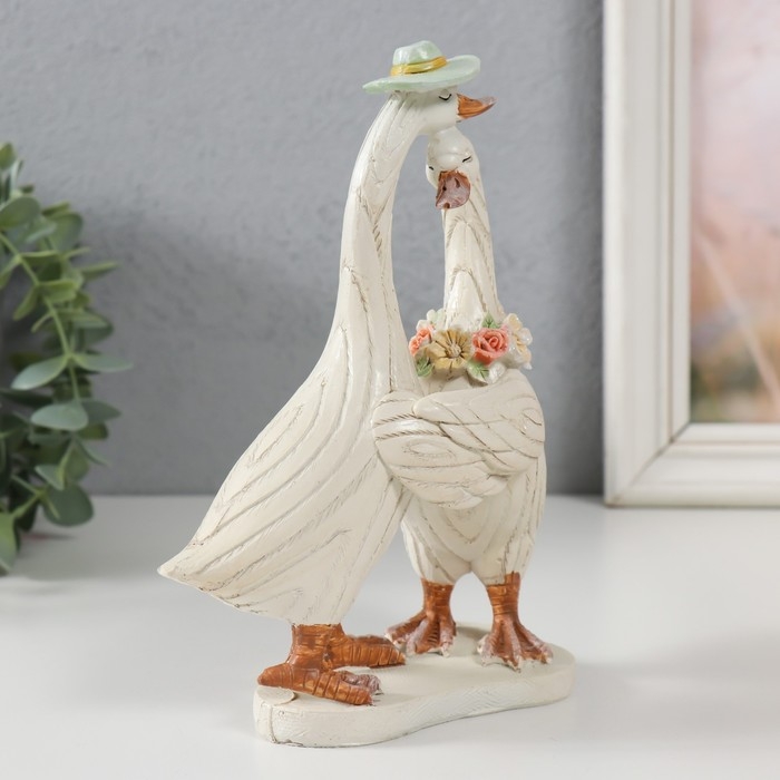 Сувенир полистоун "Гусь с гусыней - объятия" 14,5х8х18,5 см