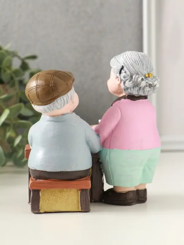 Сувенир полистоун "Дедуля с бабулей - семейные будни" 13х8,5х12 см