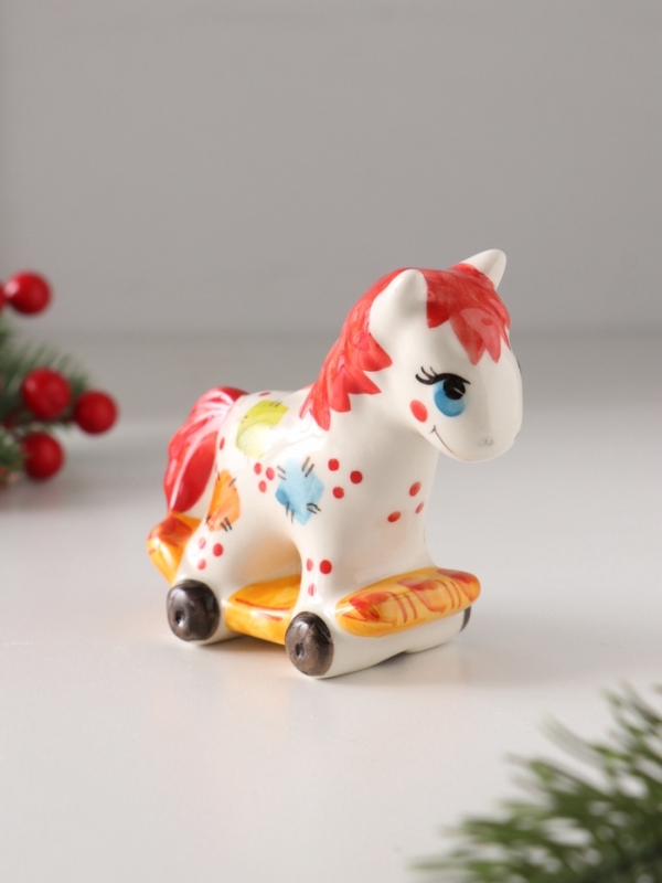 Качалка фарфоровая "Лошадка на колесах", в. 8 см