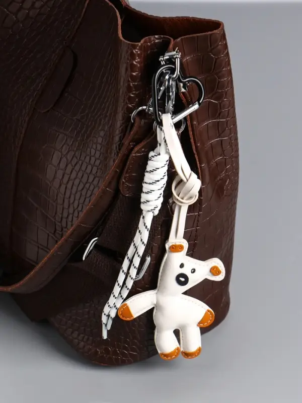 Брелок на карабине кожзам, текстиль "Медведь" белый, с узлом 27х8,8х1,5 см