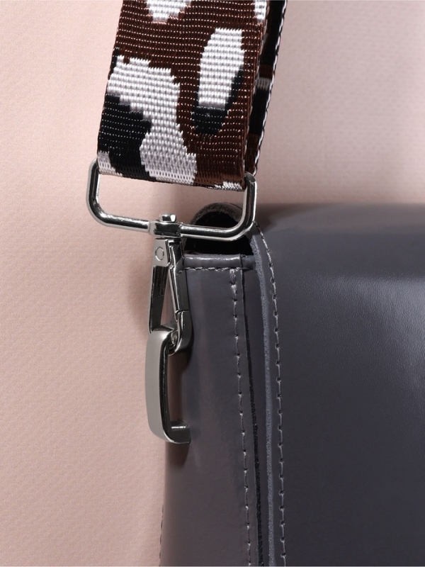 Ручка для сумки &laquo;Орнамент леопард&raquo;, стропа, с карабинами, 139 &plusmn; 3 &times; 3,8 см, цвет молочный