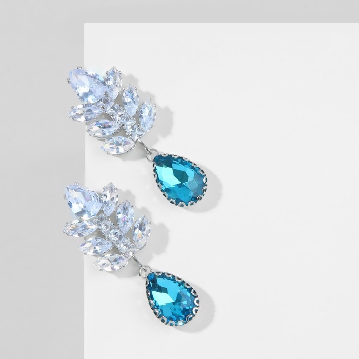 Серьги со стразами «Эдем» гроздь с каплей, цвет бело-голубой в серебре Серьги со стразами «Эдем» гроздь с каплей, цвет бело-голубой в серебре