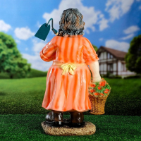 Садовая фигура "Баба с тяпкой" 23х37х63см