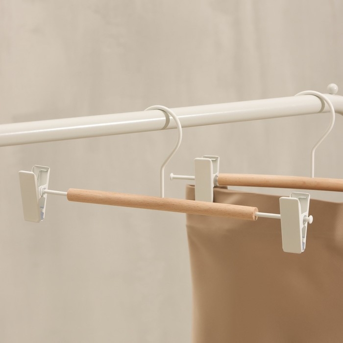 Вешалка для брюк и юбок LaDо́m Laconique, 28&times;11,5&times;2,8 см, с зажимами, цвет белый