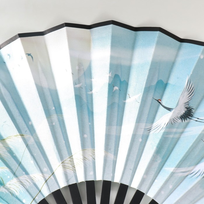 Веер пластик, текстиль h=27 см "Журавли" с кисточкой