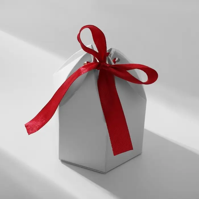 Коробочка подарочная складная &laquo;Купол&raquo; 4&times;4&times;5.5, бело-бордовый