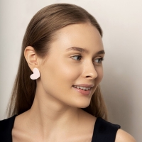 Серьги акриловые &laquo;Сердечки&raquo; широкие, цвет светло-розовый