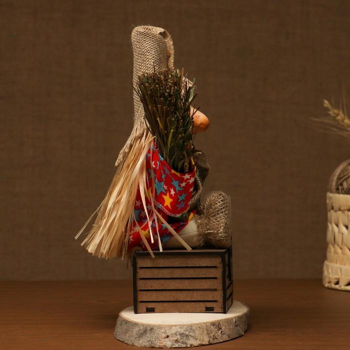 Оберег-домовой Оберег-домовой "Баба яга на сундуке", 30х29х23 см, микс